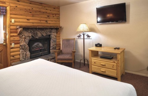 Kohls Ranch Resort | Ultimate Outdoor Getaway Unit! Near Sardine Point Day Use Area, Nature Setting
