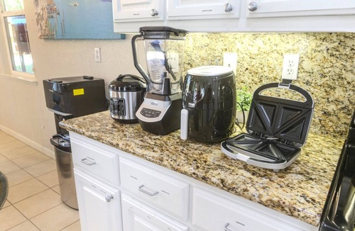 Riverbank House | Ultimate Riverbank Getaway w/Luxe Amenities