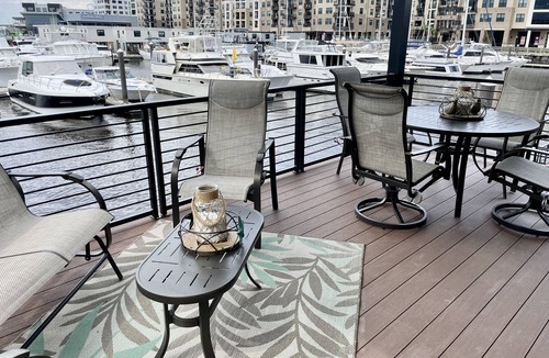 River District Boat Rental | Unique deluxe houseboat at Port City Marina named the “Sea Ranch”