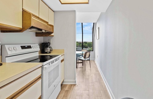 Shelter Cove Condo | Unique Lagoon-View Condo with Balcony & Spiral Staircase