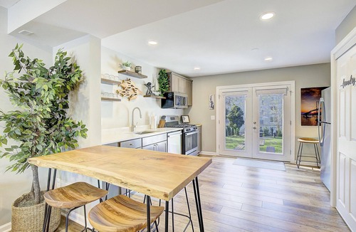 Annapolis House | Unique Listing! Entire Downtown Triplex w/Private Parking! Sleeps 12-18. Pets ok