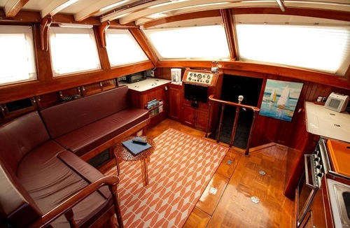 Thompson Square - Bunker Hill Boat Rental | Unique Sailboat Vacation in the Constitution Marina of Boston, Massachusetts