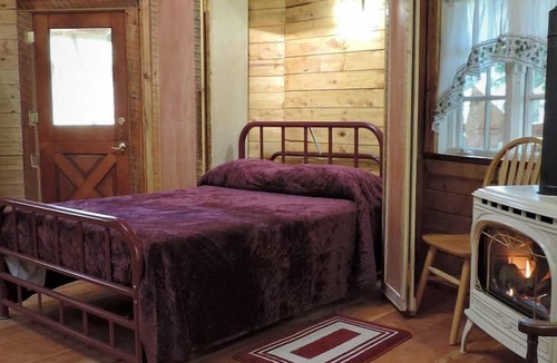 White Salmon Cabin | Unique Yurt Rental with a Hot Tub in White Salmon, Washington