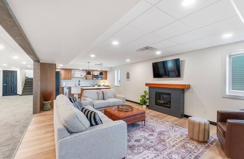 Austinville House | Uniquely renovated 4-bedroom barn with cozy charm and space