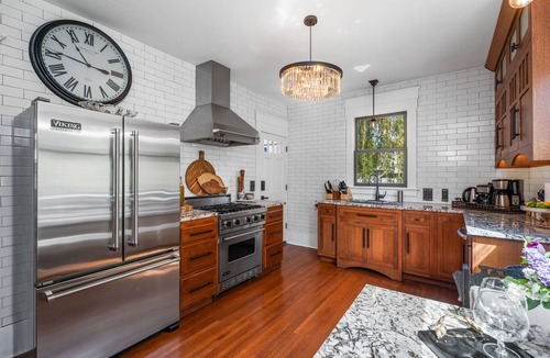 Cliff - Cannon House | Updated South Hill Craftsman Sleeps 12!