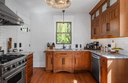 Cliff - Cannon House | Updated South Hill Craftsman Sleeps 12!