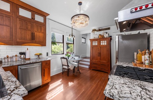 Cliff - Cannon House | Updated South Hill Craftsman Sleeps 12!