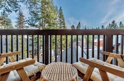 Majestic Pines Condo | Updated tree top cabin retreat!