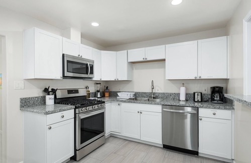 Fresno House | Upgraded 3B/2Bth w DinningR on Peaceful Street