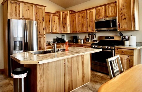 Whitehall Cabin | Upper Level Ranch Accommodation for Glamping in Montana