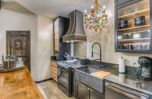 Catalina Foothills Estates House | Upscale 1,200-foot spa retreat with fireplace, grill, and mountain views