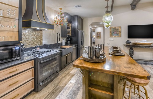 Catalina Foothills Estates House | Upscale 1,200-foot spa retreat with fireplace, grill, and mountain views