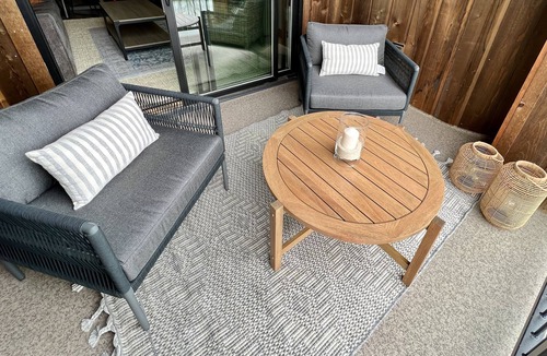 Sandpoint Condo | Upscale Lakeview Condo in Downtown Sandpoint