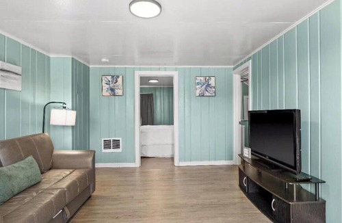 West Clarkston-Highland Apartment | Upstairs Apartment in Downtown Clarkston