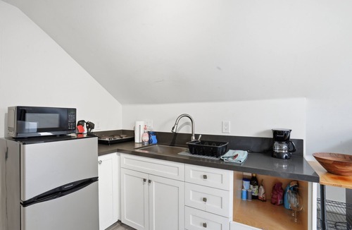 University Heights Apartment | Upstairs Hillcrest Studio close to Balboa Park