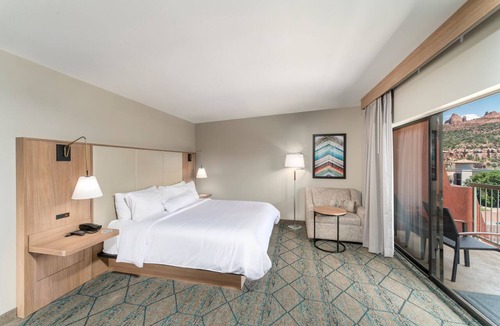 Uptown Sedona Hotel | Uptown King Dog Friendly w/Private Patio and Mountain View @ The Matterhorn Inn