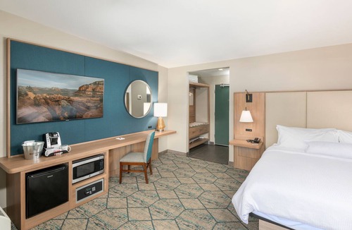 Uptown Sedona Hotel | Uptown King Dog Friendly w/Private Patio and Mountain View @ The Matterhorn Inn