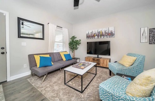 Fountain Square House | Uptown Vibe, Downtown Location - Sleeps 6