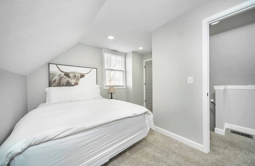 Fountain Square House | Uptown Vibe, Downtown Location - Sleeps 6