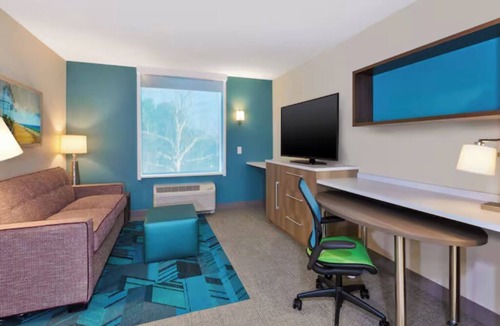 Wilmington Hotel | Urban Oasis! 4 Units w/FREE Breakfast and Kitchen! Pets Allowed, Parking!