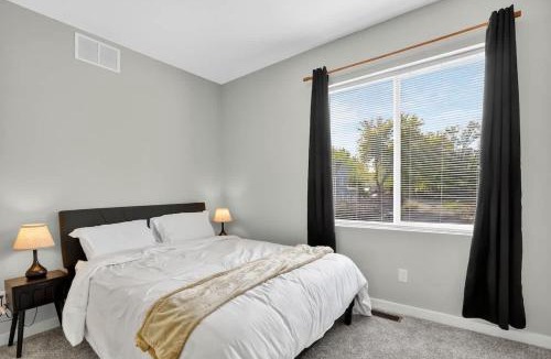 Near Eastside Apartment | Urban Oasis 5 mins from Bottleworks & Downtown