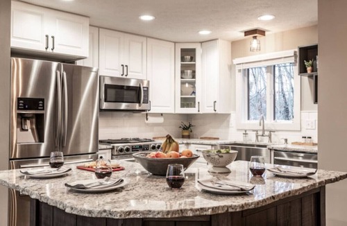 Indianapolis House | Urban Retreat @Keystone 2BED/1BA Wooded Sanctuary