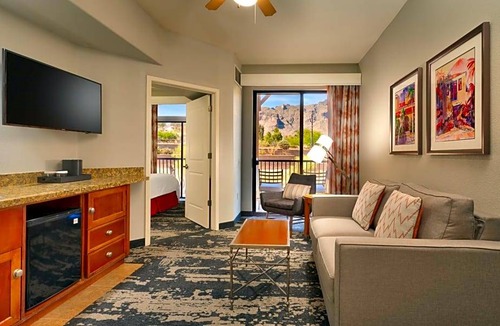 Catalina Foothills Estates Hotel | 3-Star Hotel ∙ Embassy Suites Tucson - Paloma Village