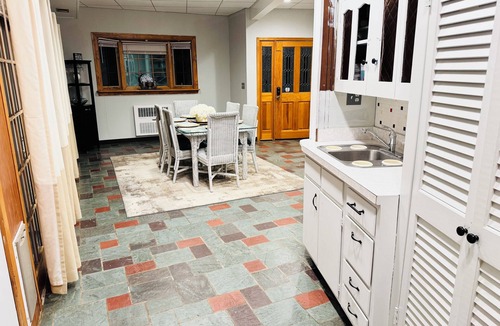 Annapolis House | USNA Stay w Private Pool, Hot Tub, King Beds, Child Safe & Stocked, Pet Friendly