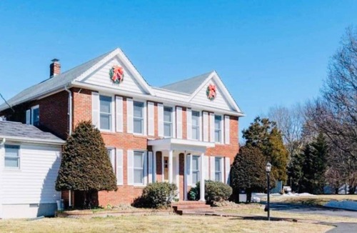 Annapolis House | USNA Stay w Private Pool, Hot Tub, King Beds, Child Safe & Stocked, Pet Friendly