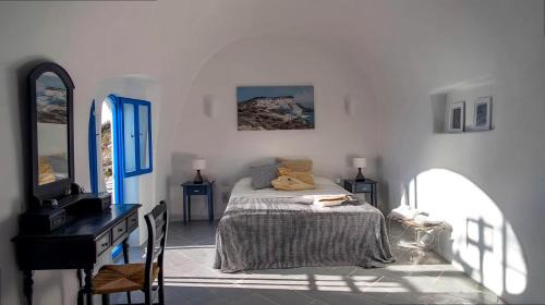 Santorini Villa | UT & Fabella house