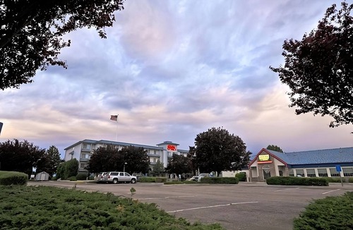 Nampa Hotel | Vacation At its Finest! FREE Parking and Indoor Pool, Near Boise Art Museum!
