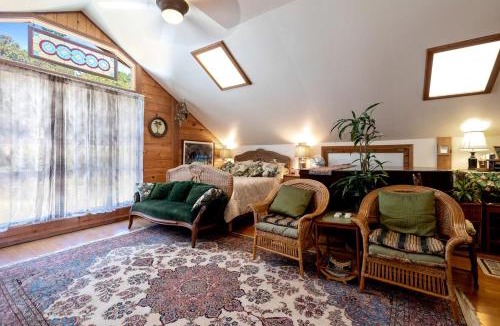 Hopland House | Vacation Rental with Spa and Pool on Winery near Healdsburg, California