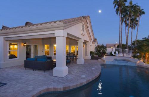 Val Vista Lakes House | Val Vista Lakes Estate-Heated Pool/Spa Sleeps 12