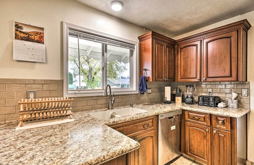 Hazel Dell House | Vancouver Home w/Hot Tub < 15 Mi to Portland!
