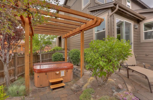 Southern Crossing House | Vantage Point - Hot Tub, Updated, Outdoor Spaces, Steps to Old Mill and River