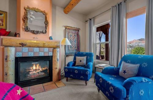 Oak Creek Hotel | Vaquero shared hot tub and breakfast included