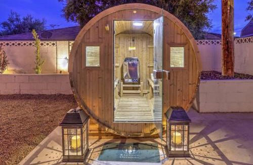 Royal Crest Rancheros Villa | Vegas Mansion: Pool, Spa, Sauna, Theatre, By STRIP