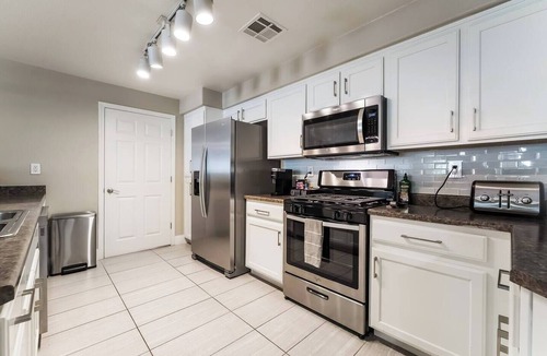 Rhodes Ranch Apartment | Vegas Oasis | Pool + Parking | Near Strip