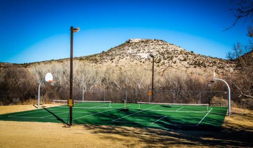 Cherry Resort | Verde Valley Lawn Cottage 11