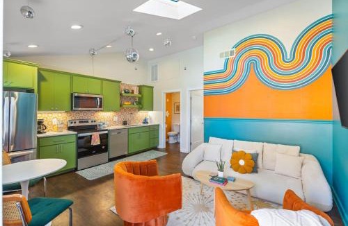 Greenwood House | Vibrant Multi Condo Building that Sleeps 48 with 7 Units