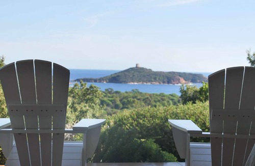 Pinarellu House | Villa with pool overlooking Pinarello Bay