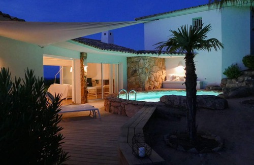 Pinarellu House | Villa with pool overlooking Pinarello Bay