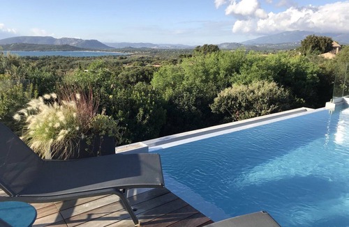 Cirendinu House | Villa Arasu, 10 pers, piscine chauffée, vue mer, 15 mn à pieds plage