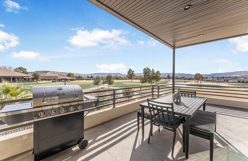 Bloomington Condo | Villa #08 at Bloomington Country Club: Pool, Golf, Restaurant