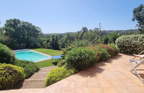 Tighine Villa | Villa 190 m2, 5 bedrooms, air conditioning, heated pool, garden 2850 m2, 2 minutes from Pinarello.