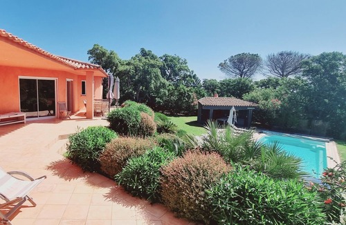 Tighine Villa | Villa 190 m2, 5 bedrooms, air conditioning, heated pool, garden 2850 m2, 2 minutes from Pinarello.