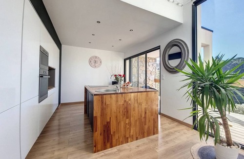 Pietrosella House | Villa 4 bedrooms + 1 T2 sea view and swimming pool