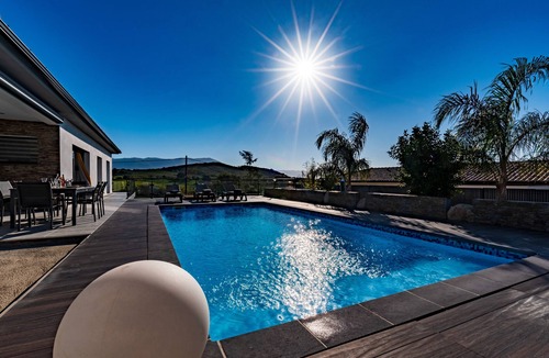 Afa Villa | Villa 8 People with Private Pool