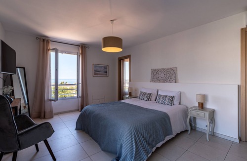 L'Ile-Rousse Villa | Villa Acula - Five Bedroom Villa, Sleeps 10