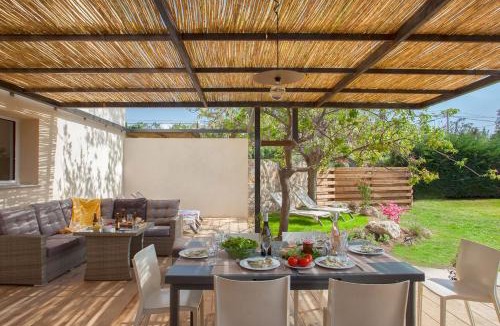 Calvi Villa | Villa "Albizzia" avec terrasse et jardin 6 à 8 personnes